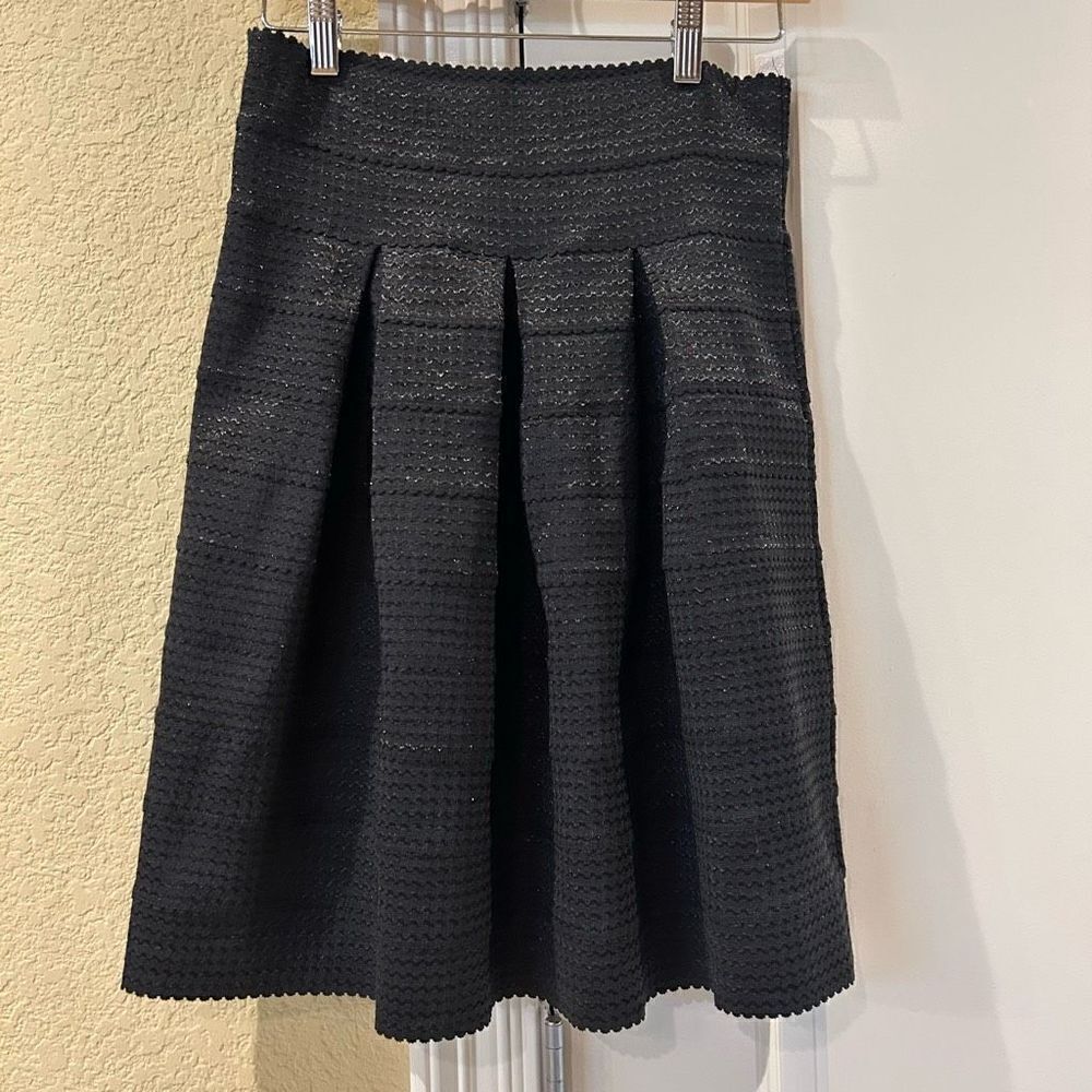 Ann Taylor‎ black pull on skirt size 2